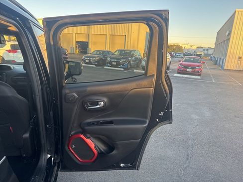 Used 2019 Jeep Renegade Trailhawk w/ LED Lighting Group image 28