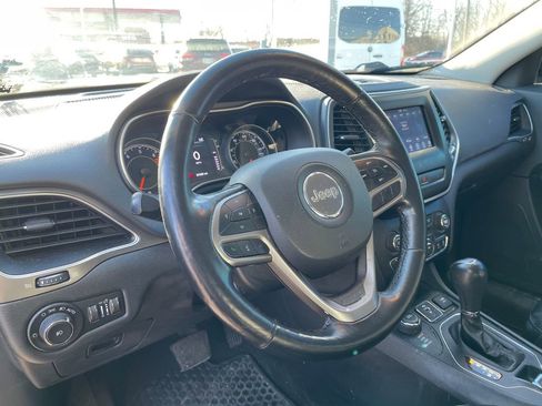 Used 2019 Jeep Cherokee Latitude Plus w/ Cold Weather Group image 11