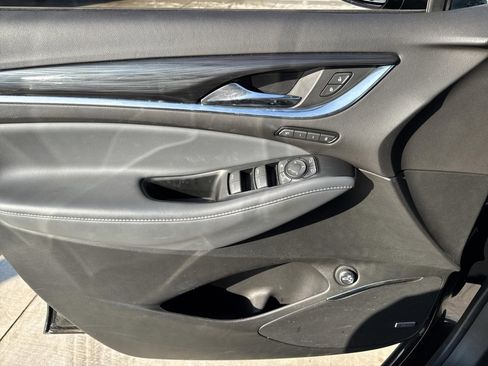 Used 2024 Buick Enclave Premium image 17