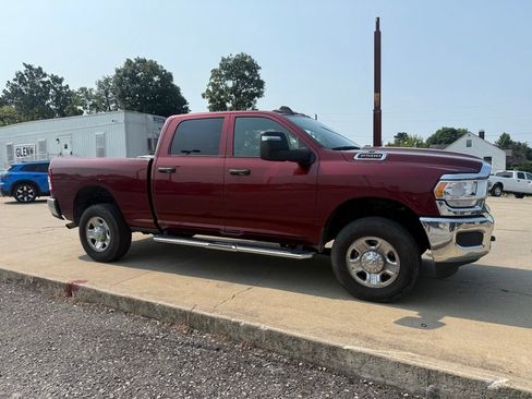 Used 2024 RAM 2500 Tradesman w/ Chrome Appearance Group AWD/4WD image 12