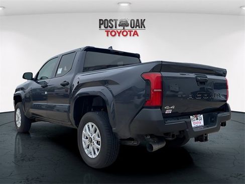 Used 2025 Toyota Tacoma SR image 5