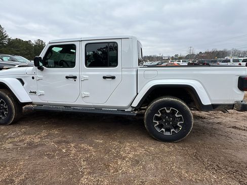 New 2026 Jeep Gladiator Sport AWD/4WD image 11