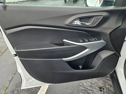 New 2026 Chevrolet Trax RS w/ Sunroof Package FWD image 10
