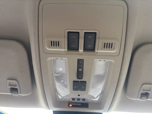 Used 2010 Cadillac SRX Luxury AWD/4WD image 17