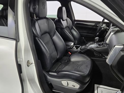 Used 2018 Porsche Cayenne Platinum Edition image 33