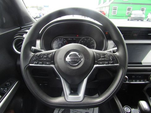 Used 2020 Nissan Kicks SV FWD image 14