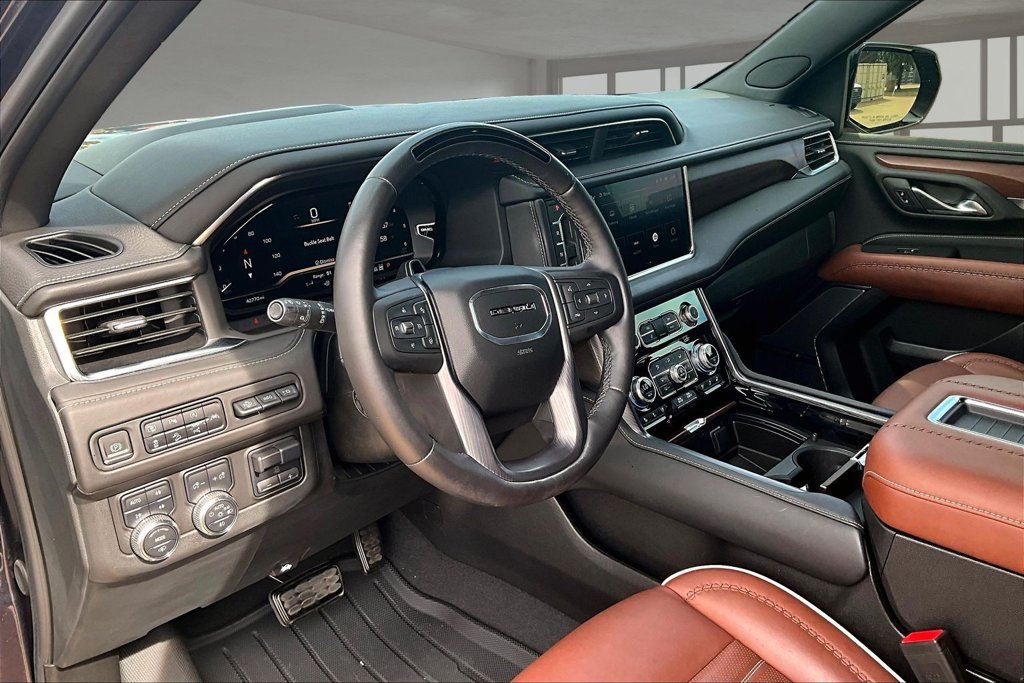 Used 2023 GMC Yukon Denali Ultimate AWD/4WD image 12