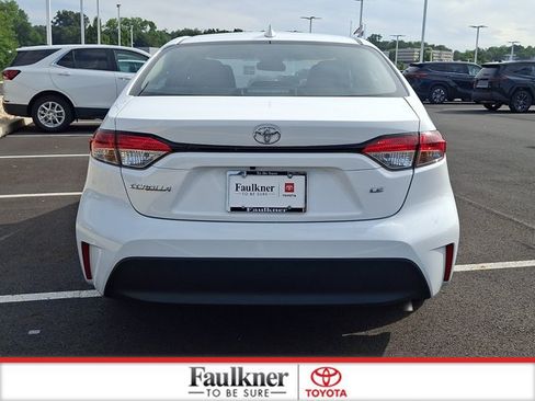Used 2025 Toyota Corolla LE FWD image 5
