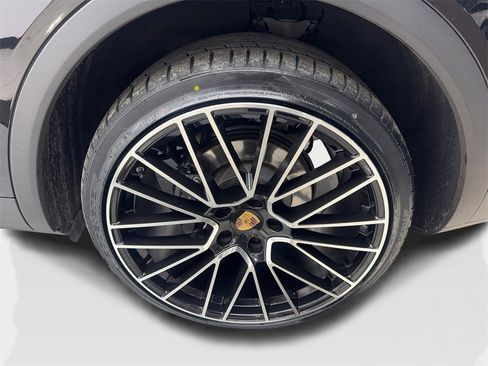 Used 2021 Porsche Cayenne Coupe image 83