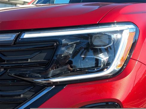 Used 2025 Volkswagen Atlas Cross Sport SE image 10