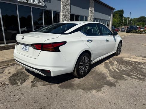 Used 2025 Nissan Altima 2.5 SV FWD image 6