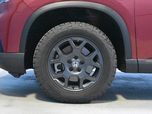 Used 2025 Honda Pilot TrailSport image 31