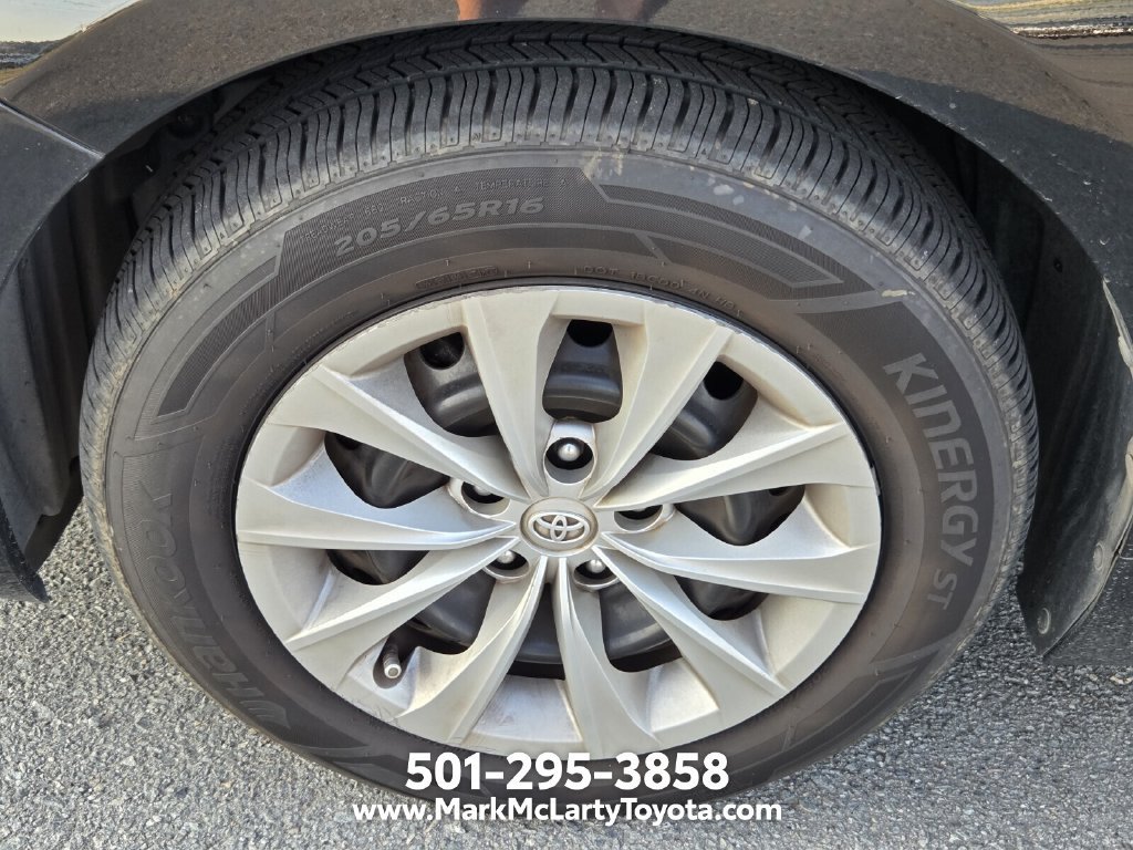 Used 2016 Toyota Camry LE FWD image 3