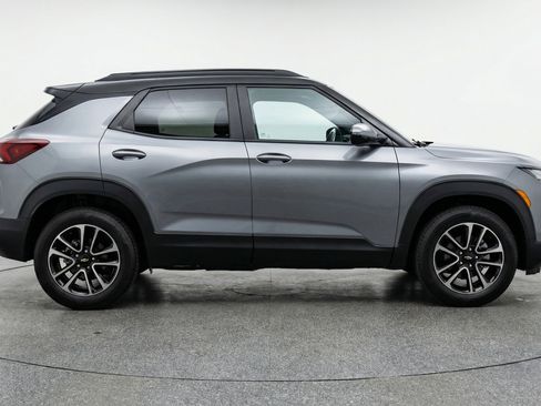 Used 2025 Chevrolet TrailBlazer LT image 11