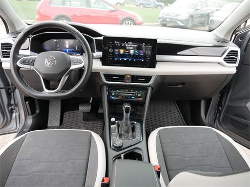 Certified 2025 Volkswagen Taos SE image 22