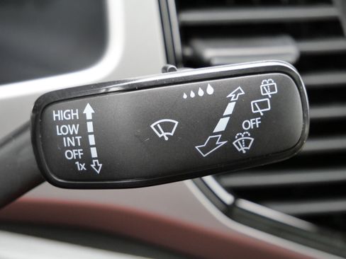 Used 2022 Volkswagen Atlas Cross Sport SEL R-Line image 34