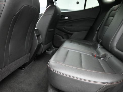 Used 2024 Chevrolet Trax RS w/ Sunroof Package image 11