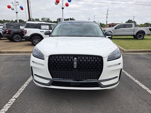 Used 2026 Lincoln Corsair Premiere FWD image 2