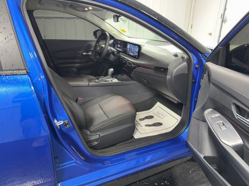 Used 2026 Nissan Sentra SR w/ Floor Mat Package FWD image 10