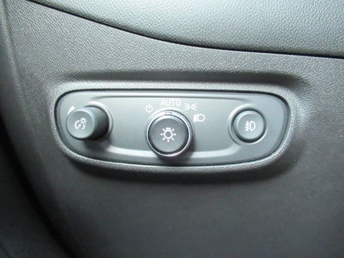 Used 2021 Chevrolet Equinox Premier FWD image 21