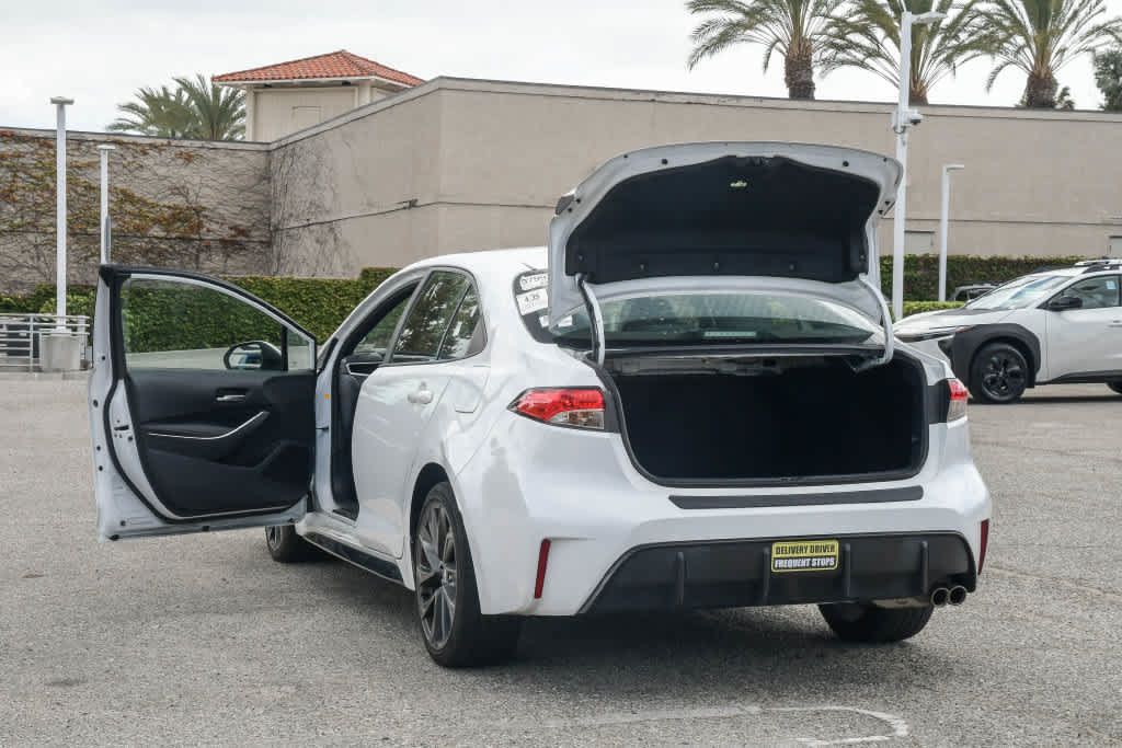 Used 2023 Toyota Corolla SE w/ SE Premium Package FWD image 26