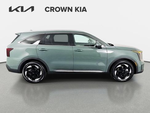 Certified 2025 Kia Sorento EX FWD image 4