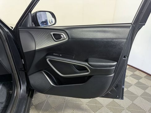 Used 2022 Kia Soul LX image 40