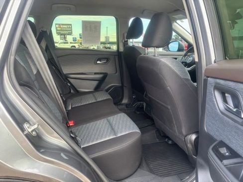 Used 2023 Nissan Rogue SV image 12