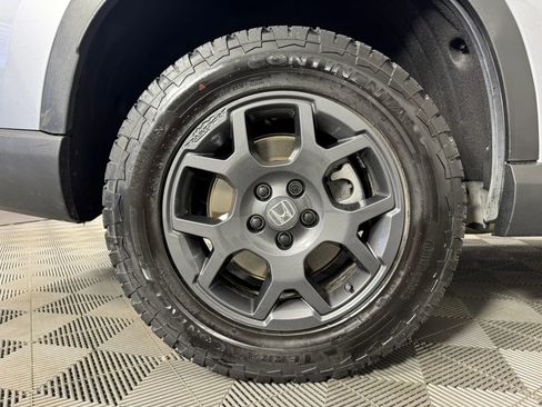 Used 2025 Honda Pilot TrailSport image 52