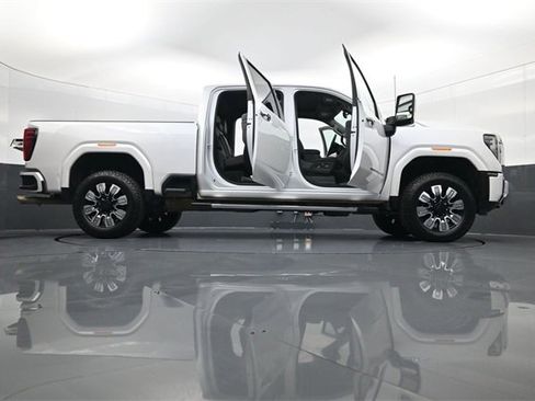 Used 2024 GMC Sierra 2500 Denali w/ Denali Reserve Package image 33