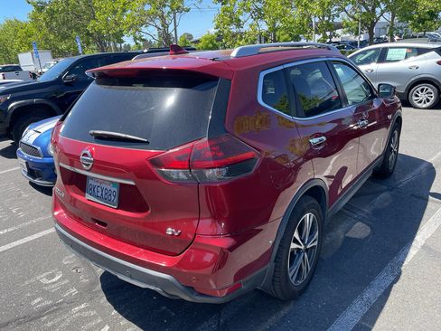 Used 2019 Nissan Rogue SV w/ Premium Package FWD image 3