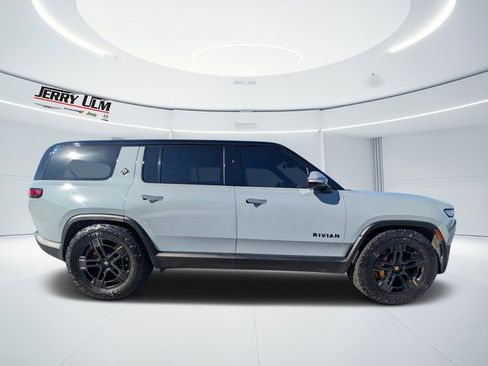 Used 2024 Rivian R1S Adventure image 2