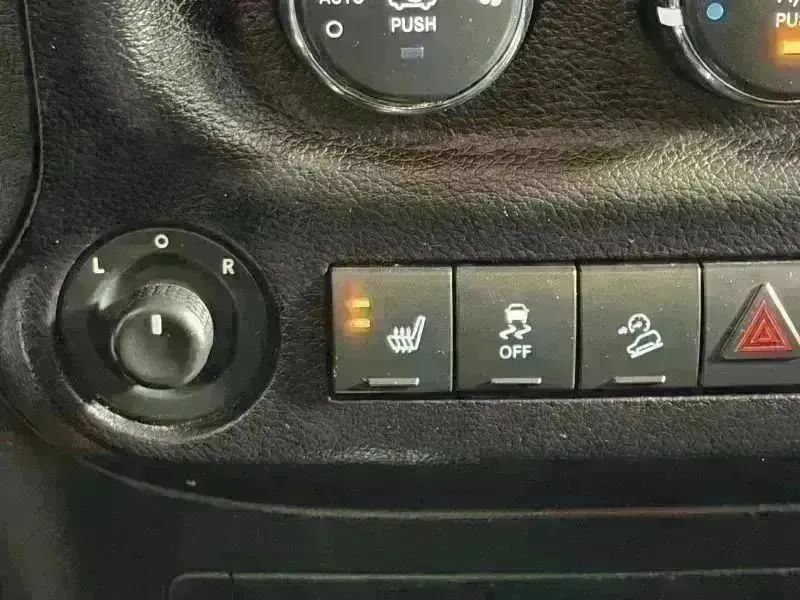 Used 2018 Jeep Wrangler Unlimited Rubicon w/ Connectivity Group AWD/4WD image 18