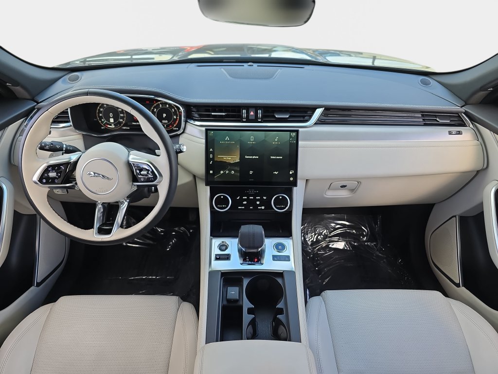 Certified 2025 Jaguar F-PACE R-Dynamic S AWD/4WD image 9