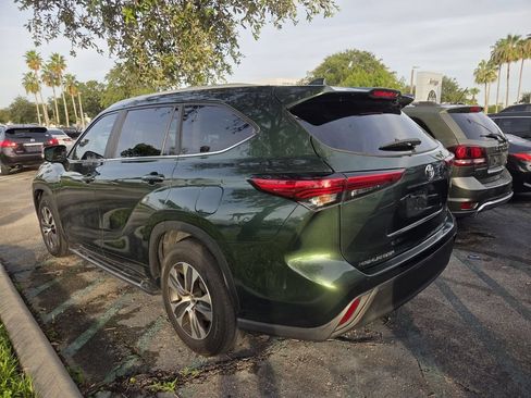 Used 2023 Toyota Highlander XLE FWD image 4