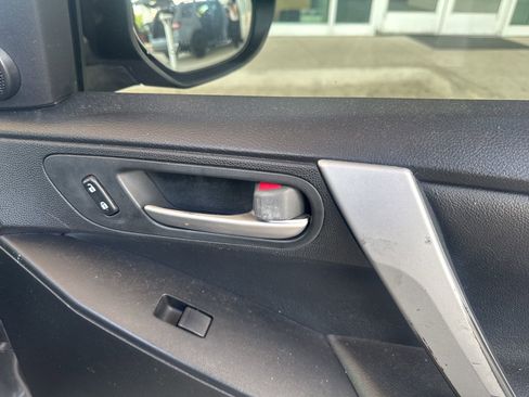 Used 2013 MAZDA MAZDA3 i Grand Touring image 17