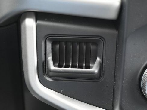 Used 2023 Ford Expedition Max XLT image 24