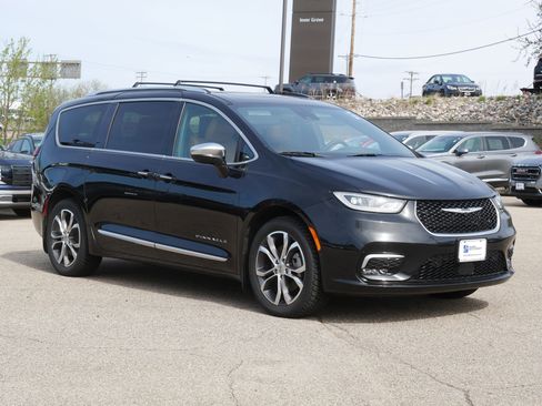 Used 2022 Chrysler Pacifica Pinnacle AWD/4WD image 4