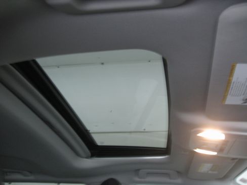 Used 2022 Toyota Highlander XLE image 3