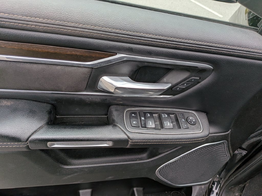 Used 2022 RAM 1500 Laramie AWD/4WD image 9