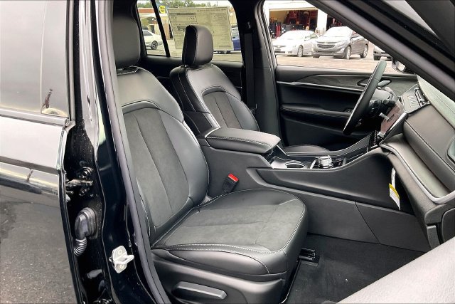 New 2026 Jeep Grand Cherokee 4WD image 32