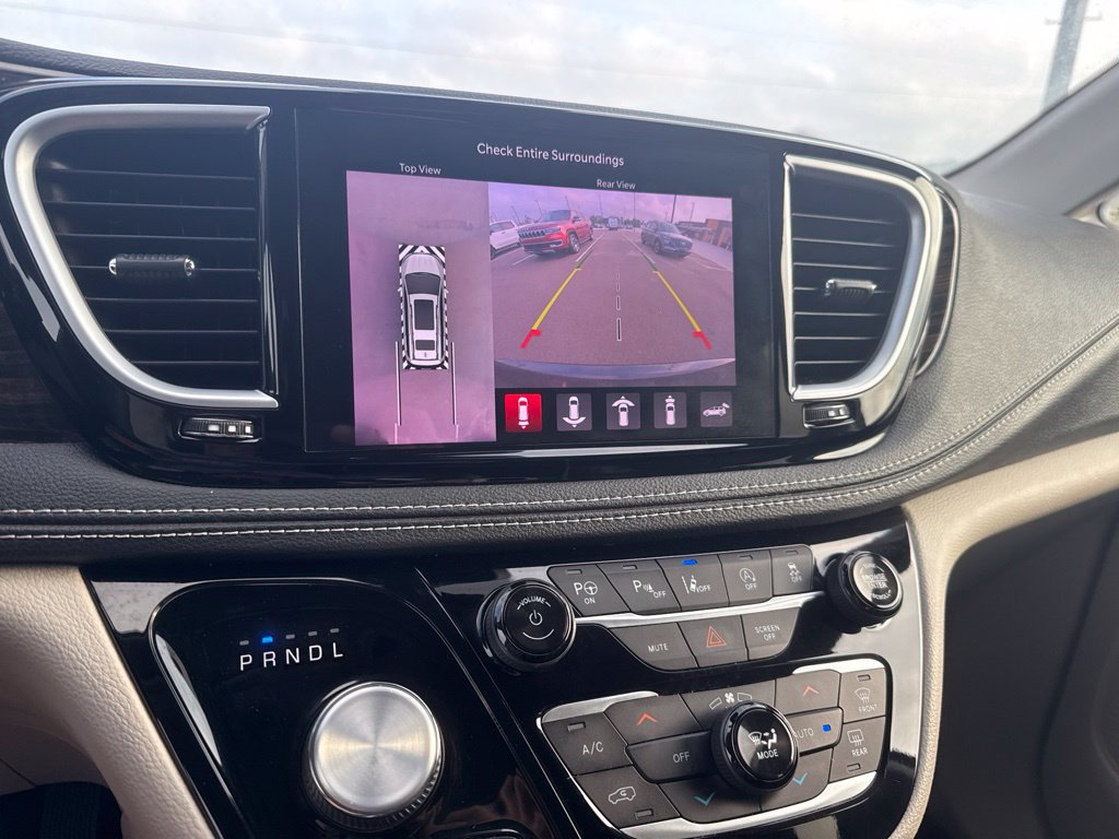 Used 2022 Chrysler Pacifica Limited FWD image 14