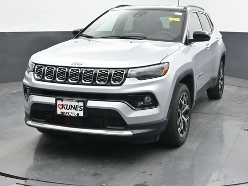 Used 2025 Jeep Compass Limited AWD/4WD image 4