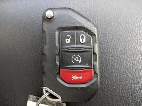 Used 2021 Jeep Wrangler Unlimited Sahara AWD/4WD image 31