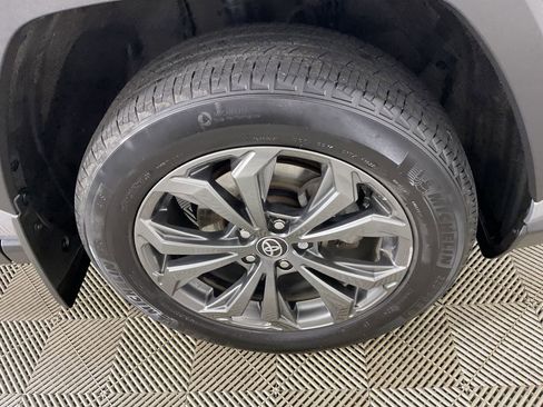 Used 2022 Toyota RAV4 Limited image 11