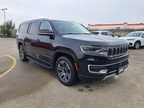 Used 2024 Jeep Wagoneer L Series II w/ Flexible Seating Group AWD/4WD image 3