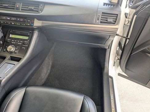 Used 2014 Lexus CT 200h FWD image 24
