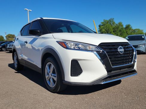 Certified 2025 Nissan Kicks Play S image 2
