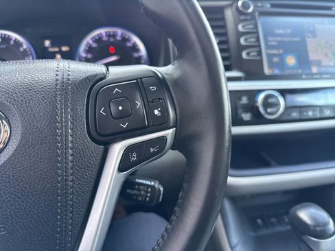 Used 2018 Toyota Highlander XLE image 19