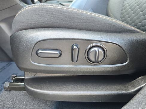 Certified 2021 Chevrolet Equinox LT image 18